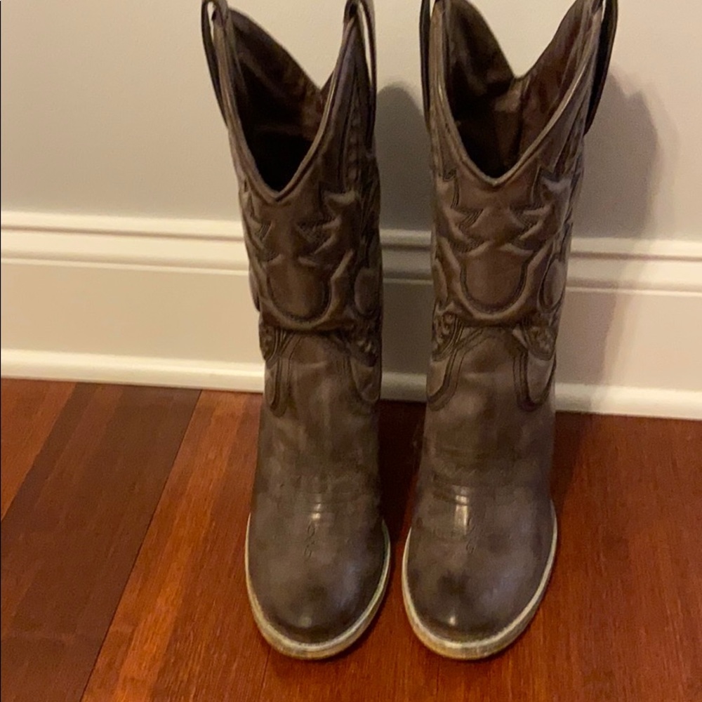 Very Volatile Denver cowboy boots size 8